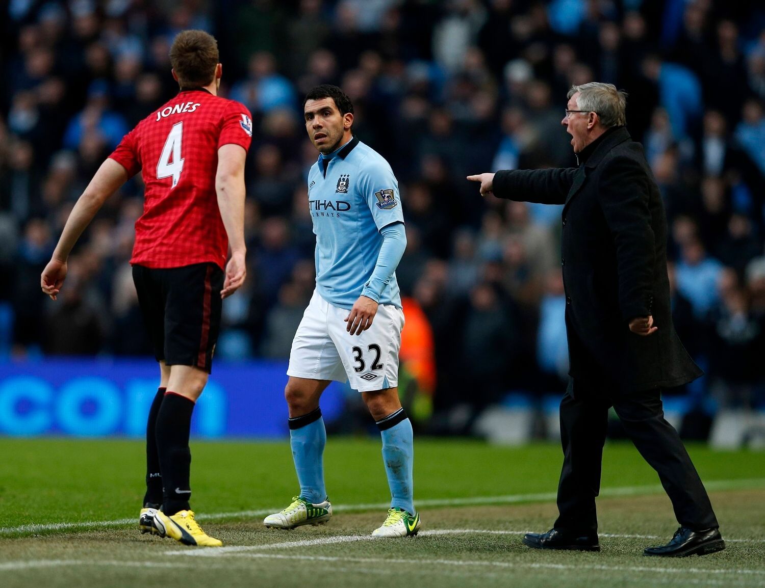 Manchester City - Manchester United: Carlos Tevez - Phil Jones a Alex Ferguson