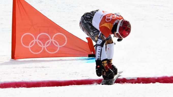 Ester Ledecká na snímku ze zlatého závodu na snowboardu v Pchjongčchangu