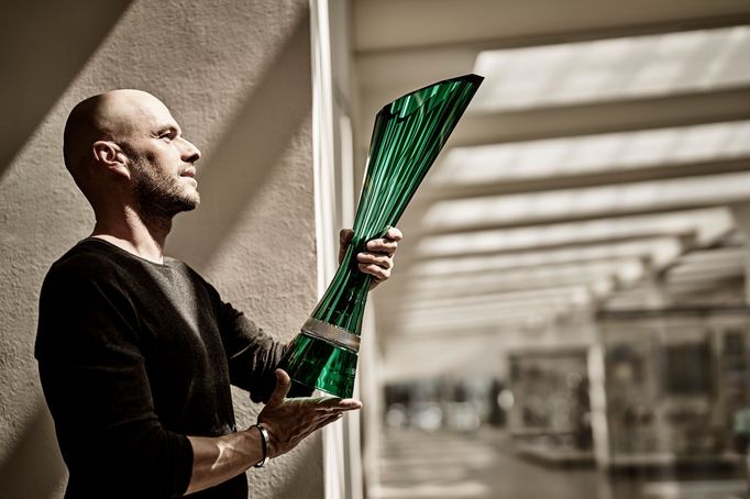 Trofej pro nejlepší jezdce v cíli Tour de France navrhl Peter Olah ze Škoda Design