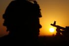 Český voják v Afghánistánu dál bojuje o život