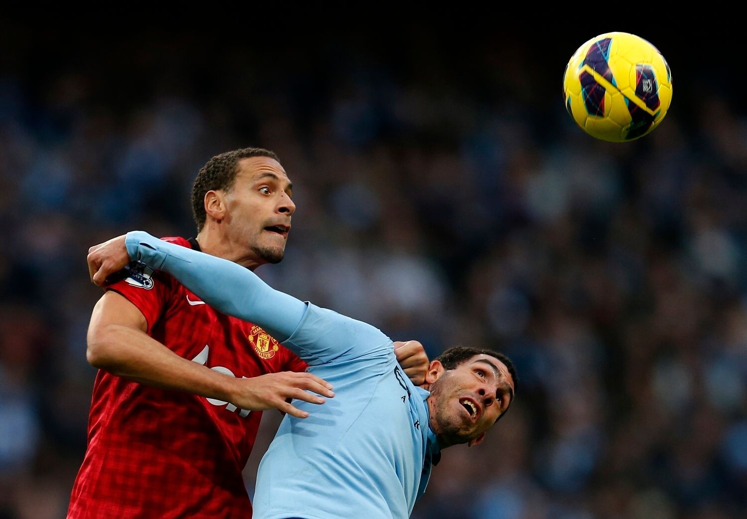 Manchester City - Manchester United: Carlos Tevez a  Rio Ferdinand