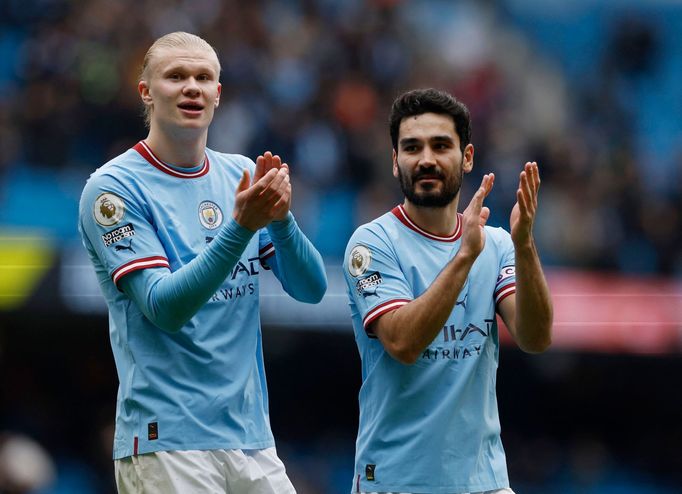 Erling Braut Haaland a Ilkay Gundogan po utkání s Newcastlem