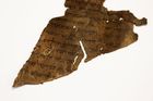 Nově nalezené texty s asi dvaceti dalšími předměty pocházejí z 1. století našeho letopočtu. Archeologové se domnívají, že je do jeskyně někdo ukryl před 1900 lety v době židovského povstání proti Římu.