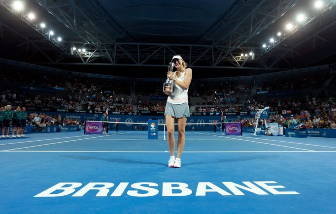 Maria Šarapovová s titulem z Brisbane 2015