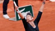 "Miluju Francii," prohlásila Krejčíková, když se jí Fabrice Santoro po utkání zeptal na její současnou vítěznou sérii. Češka před Roland Garros ovládla podnik ve Štrasburku a září i na druhém grandslamu sezony.