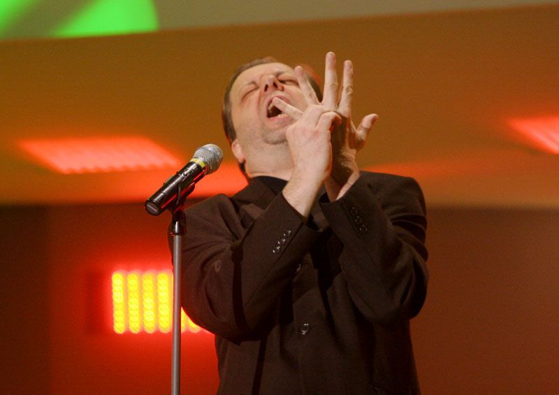 Milan Šteindler na pódiu Lucerny