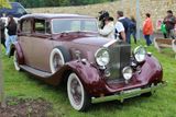 Středem obdivu byl například tento Rolls-Royce Wraith z roku 1939. Pod kapotou měl šestiválcový motor 4,3 litru. Maximální rychlost byla 120 kilometrů v hodině. Karosérie zhotovila slavná firma Hooper&Co, mezi jejíž zákazníky patřila britská královská rodina a mnoho šlechtických rodin z celé Evropy.