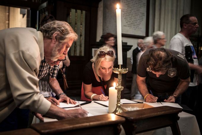 Kondolenční knihy v hlavním městě nizozemské provincie Severní Brabantsko Den Bosch.