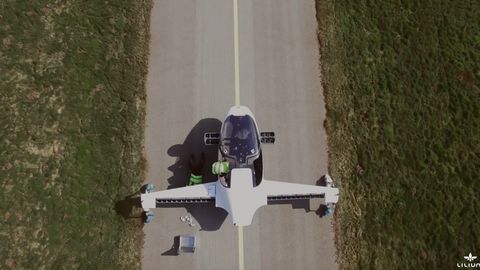 Revoluční elektrický letoun dokáže vzlétnout jako helikoptéra a je rychlejší