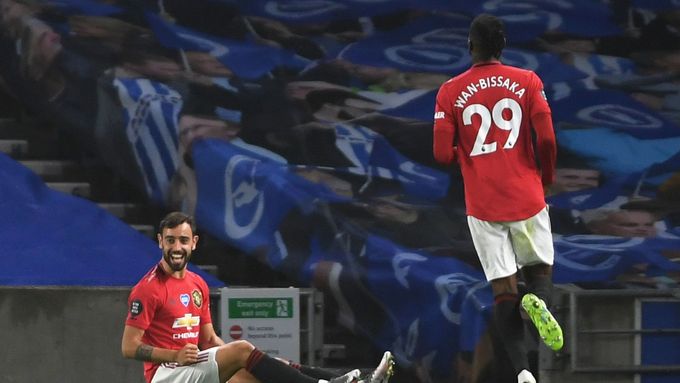 Bruno Fernandes slaví gól Manchesteru United v síti Brightonu.