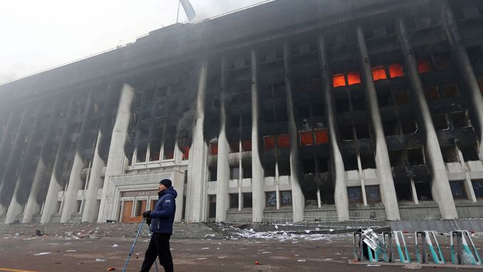 Vypálené budovy v Kazachstánu.