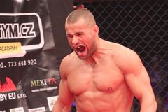 Vémola potvrdil pozici české jedničky MMA, v prvním kole "uškrtil" Ondruše