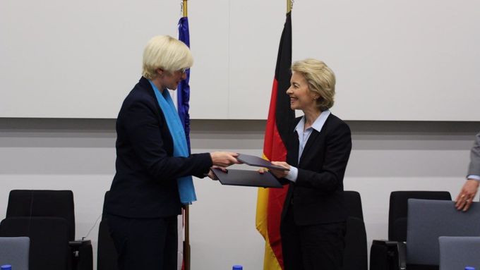 Ministryně obrany Karla Šlechtová se svou německou kolegyní Ursulou von der Leyenovou.