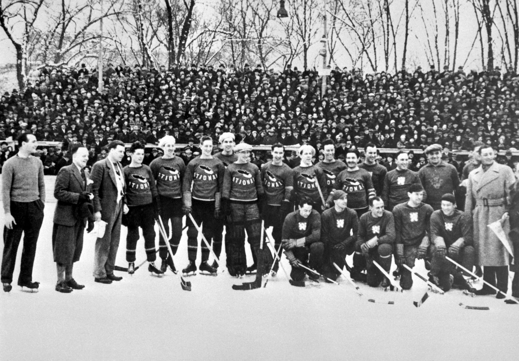 MS v hokeji 1933 (Praha) - československý a kanadský tým