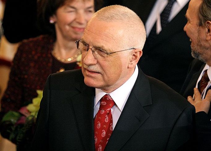 Václav Klaus opustil Španělský sál Pražského hradu jako vítěz prezidentské volby.