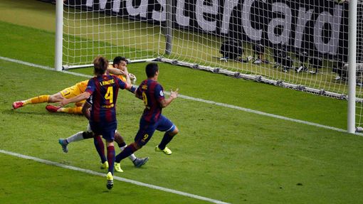 Finále LM, Barcelona-Juventus: Luis Suárez dává gól na 2:1