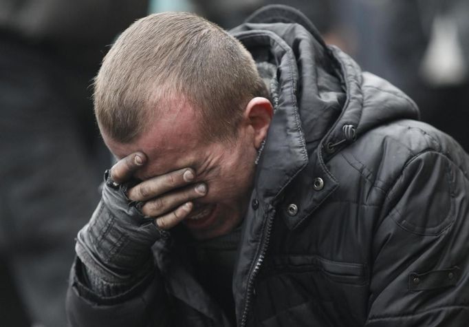 An anti-government protester reacts following clashes with riot police in Independence Square in Kiev February 20, 2014. At least 21 civilians were killed in fresh fighti