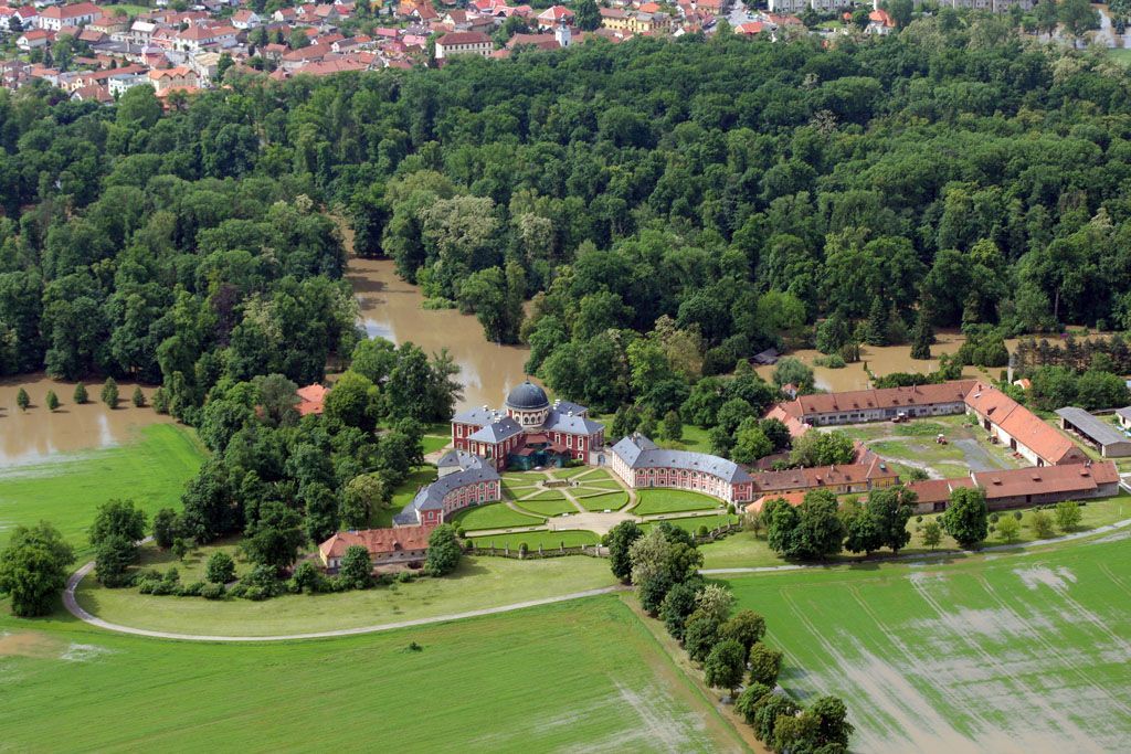 Letem nad zatopeným světem
