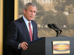Prezident G.Bush během svého vystoupení na konferenci o demokracii v Černínském paláci.