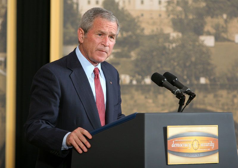 Bush na konferenci o demokracii v Černínském paláci