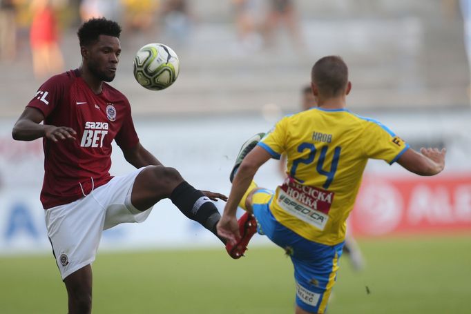 Benjamin Tetteh v zápase 4. ligového kola Teplice - Sparta.