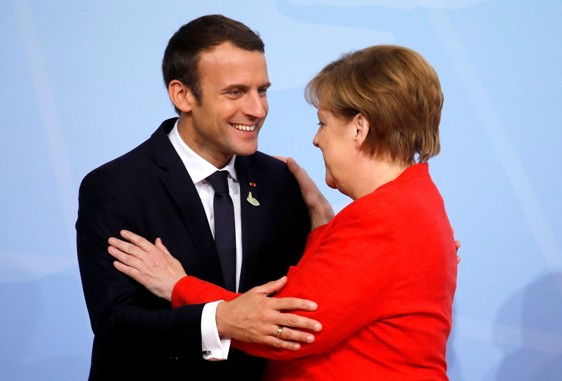Angela Merkelová a Emmanuel Macron na summitu G20 v Hamburku.