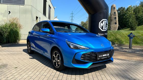 V hledáčku má Fabii, nejdřív chce změřit síly s Yarisem. MG3 je neobyčejný hybrid