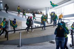 Jako útok na Kongres. Příznivci brazilského exprezidenta vtrhli do parlamentu