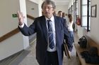 Soud po 22 letech částečně uznal vinu exšéfa hutí Poldi Stehlíka. Trest kvůli amnestii nedostal