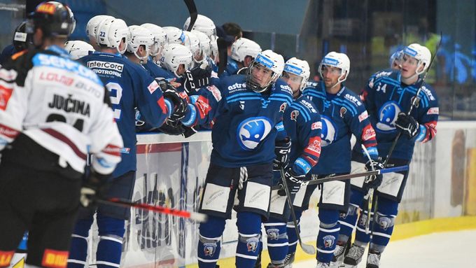 Plzeňští hokejisté slaví v prvním kole hokejové extraligy jeden z pěti gólů v síti Sparty.