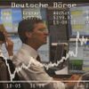 Makléř sleduje vývoj německého indexu Dax na burze ve Frankfurtu nad Rýnem