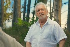 Léto s gentlemanem je nejcudnější český film. Zábavný, ale nikomu se líbit nemůže