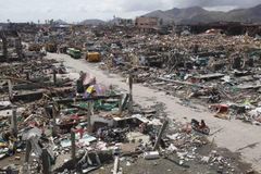 Filipíny po tajfunu: "Kam se podíváte, tam jsou mrtví".