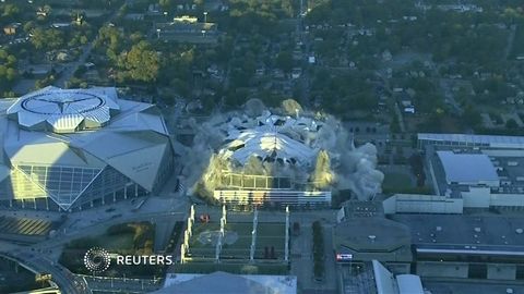 VIDEO: Fotbalový stadion v Atlantě šel k zemi během pár sekund