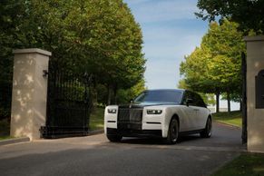Nejzlatější Rolls všech dob. Prozkoumali jsme Phantom, který mění definici luxusu