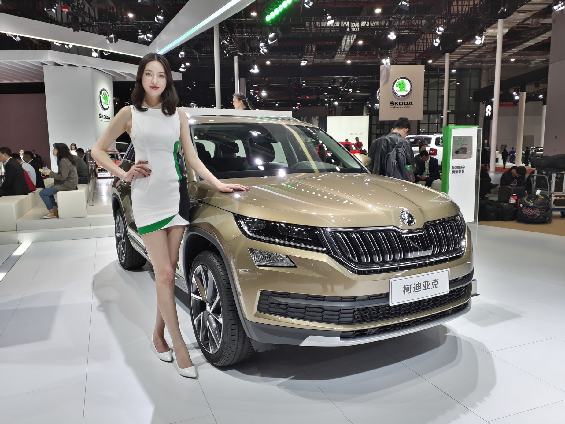 Hostesky z autosalonu v Šanghaji