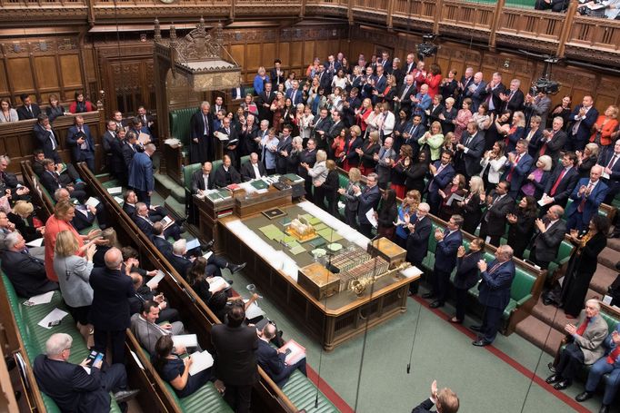 Britský parlament.