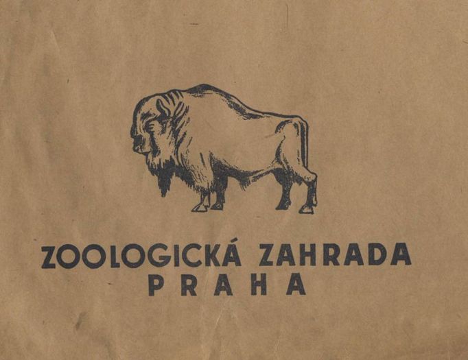 Za války zoo žádné logo neměla. Až poté se na některých listinách a publikacích objevila kresba zubra. Autor je neznámý, stejně tak oficiální důvod, proč bylo vybráno právě toto zvíře. Nejspíš to souviselo s tím, že se pražská zahrada zapojila do projektu záchrany zubra. Iniciátorkou byla dr. Erna Mohrová, častá návštěvnice Prahy.