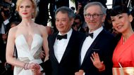 Ti rozhodli: předseda poroty Steven Spielberg a jeho společníci herečka Nicole Kidman a režiséři Ang Lee a Naomi Kawase.