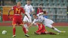 Fotbalisté Dukly Praha Patrik Gedeon (vlevo) a ležící Jan Svatonský brání Dominika Krauta (2. zleva) a Lukáše Droppu v utkání proti Baníku Ostrava ve 14. k 1. ligy 12/13.