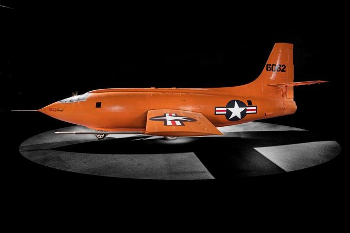 Letoun Bell X-1 No. 1, sériové číslo Air Force. 46-062 Glamorous Glennis vystavený v Národním muzeu letectví a kosmonautiky ve Washingtonu v USA. Rok 2015