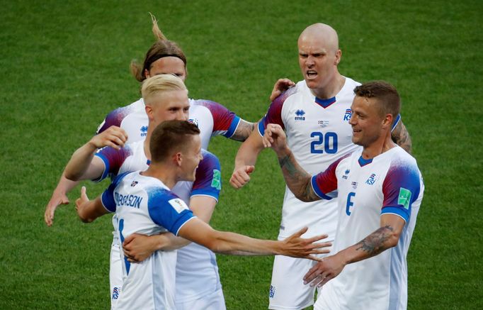 Alfred Finnbogason slaví gól na 1:1 v zápase Argentina - Island na MS 2018