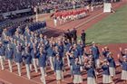 Krojovaná kolekce odkazuje na hry v Tokiu v roce 1964, kde českoslovenští sportovci včetně legendární Věry Čáslavské rovněž nastoupili v kombinaci bílé a modré.