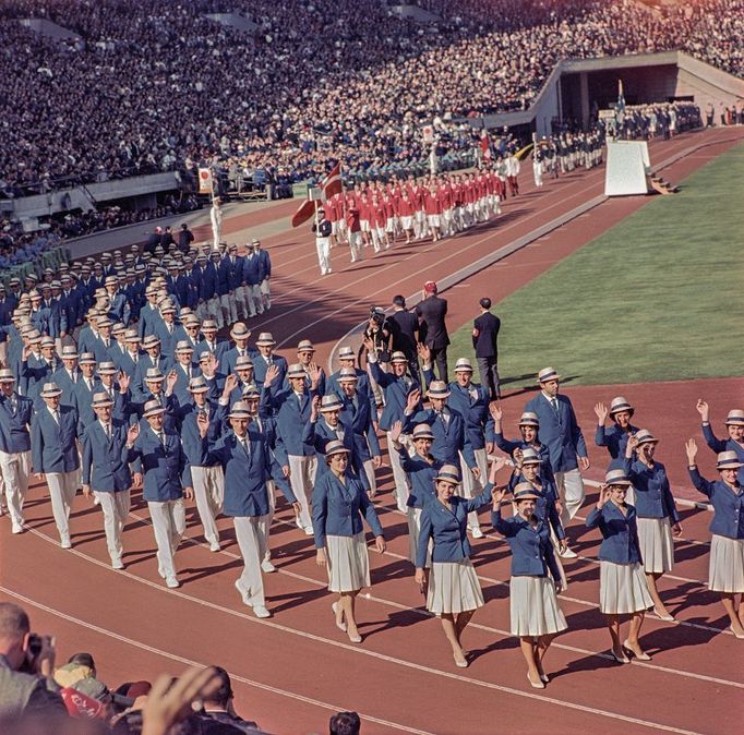 Nástup československé výpravy v Tokiu 1964