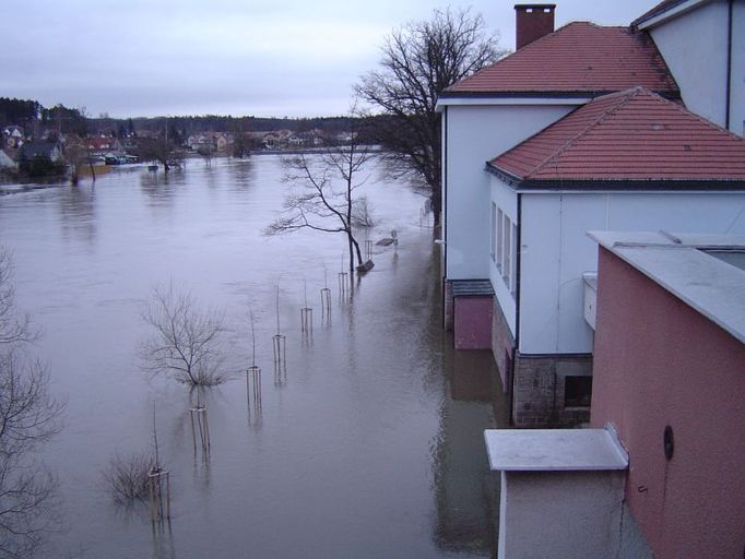 Dobrý večer, byl jsem ještě před osmou na pracovišti ve škole, tohle je poslední obrázek. Jsem zvědav, jak to bude vypadat ráno... Slávek Hora