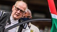 Cíl nakonec neviděl ani 91letý Sobiesław Zasada. Polák, který se stal nejstarším účastníkem soutěže MS, odstoupil také kvůli rozbitému zavěšení. Jenže v případě vitálního seniora přišla pohroma až v té úplně poslední rychlostní zkoušce.