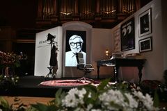 Loučení s Jiřím Bartoškou. V Rudolfinu vznikla replika jeho kanceláře