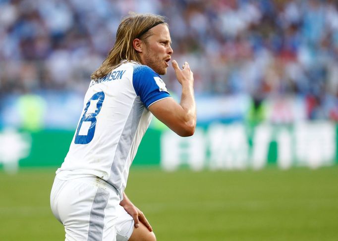 Birkir Bjarnason v zápase Argentina - Island na MS 2018