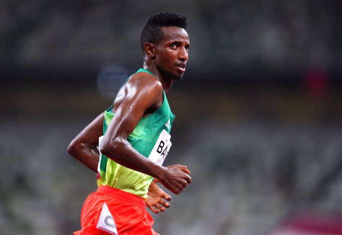 Selemon Barega z Etiopie v běhu na 10 000 m na OH 2020