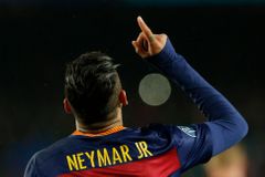 Barcelona prodloužila smlouvu s Neymarem, City posílí Nolito